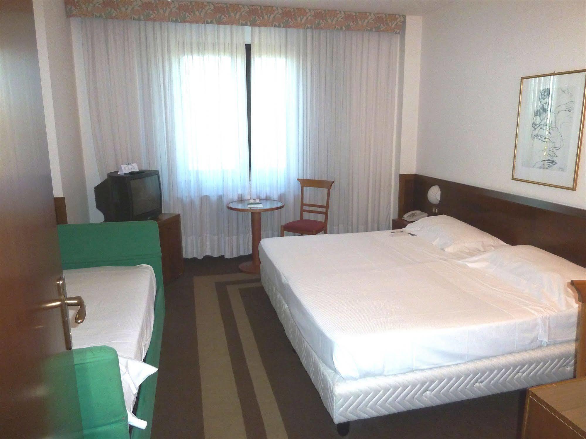 Una Hotel 洛迪 外观 照片